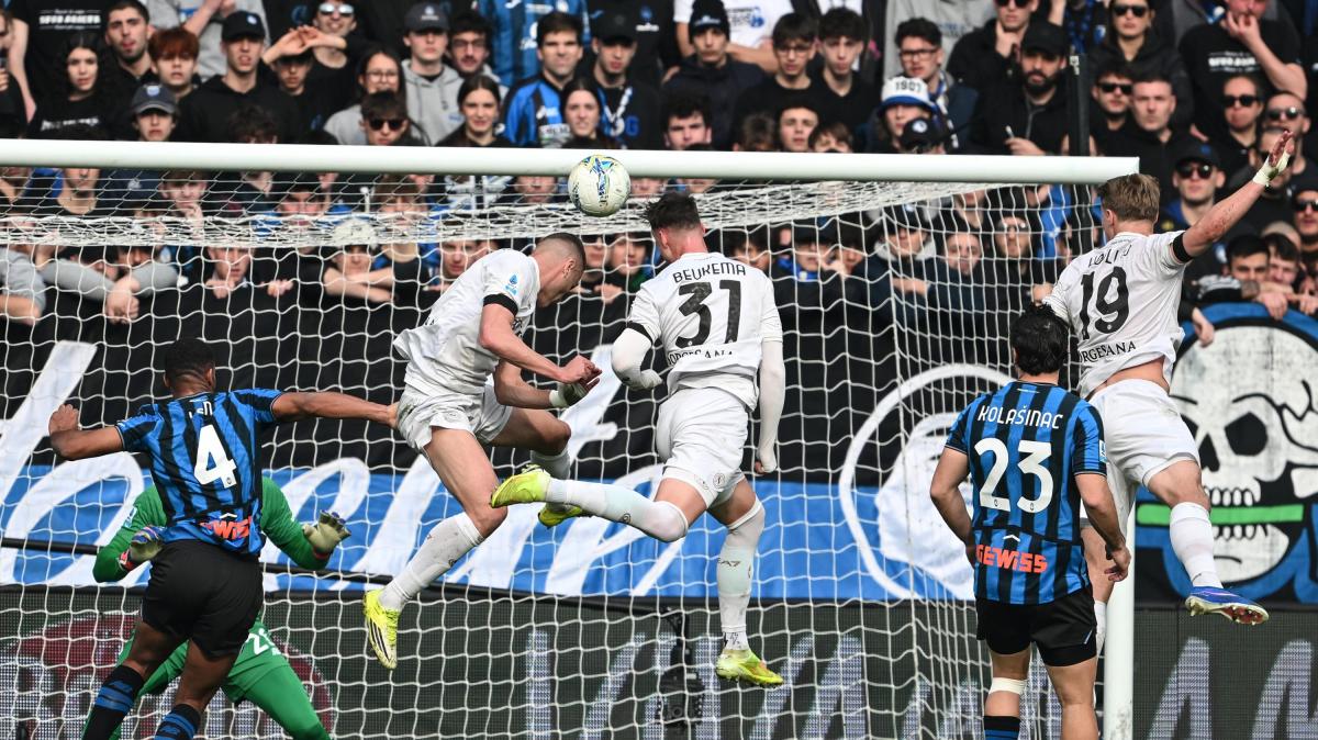 La sblocca Beukema! L'olandese svetta di testa su corner e porta avanti gli azzurri!