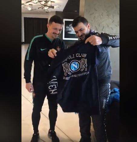 VIDEO - Sorpresa per Mario Rui: incontro con il Club Napoli Zurigo nel ritiro della Nazionale
