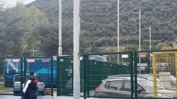 VIDEO TN - Il pullman del Napoli arriva all'Arechi: a Salerno non piove più