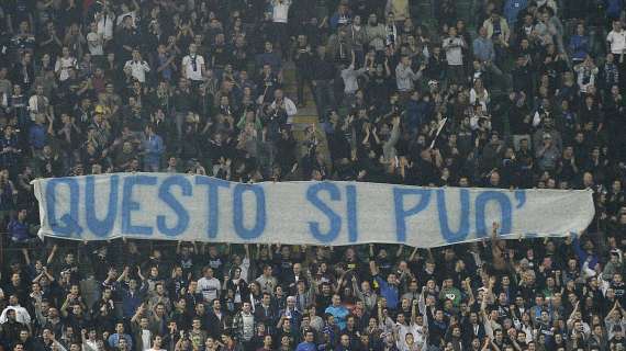 FOTO - Inter, striscione polemico dei tifosi verso le istituzioni: "Ci volete in silenzio"