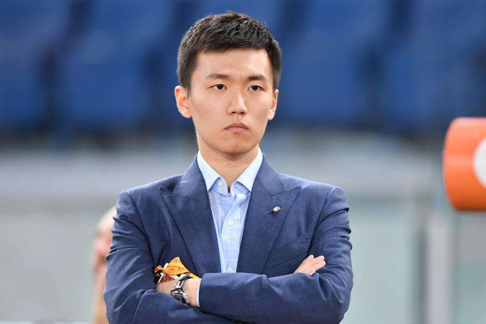 Inter, Steven Zhang è arrivato all'hotel Excelsior. Atteso anche Javier Zanetti