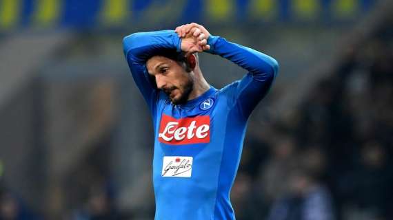 Napoli sprecone e sfortunato: il Genoa soffre ma tiene lo 0-0 al 45'