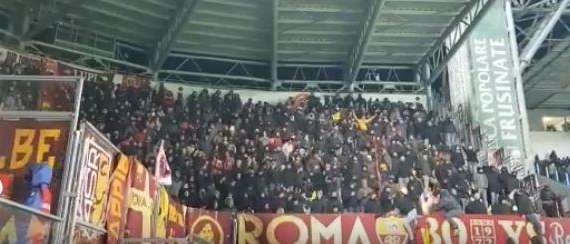 VIDEO - Vergogna a Frosinone, i tifosi della Roma cantano: "Vesuvio erutta, tutta Napoli è distrutta!"