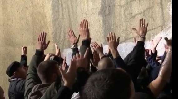 VIDEO – “Nato per viaggiare e non seguirti su Sky”, spopola il nuovo coro degli ultras azzurri