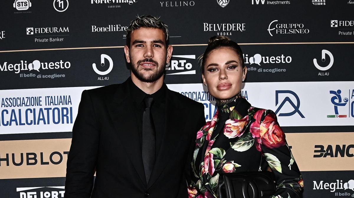 Dono speciale per il figlio di Theo Hernandez: mamma Zoe gli regala la maglia del Napoli