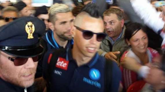 FOTO E VIDEO LIVE - Entusiasmo alle stelle alla Stazione Centrale, azzurri increduli: "E' assurdo!"