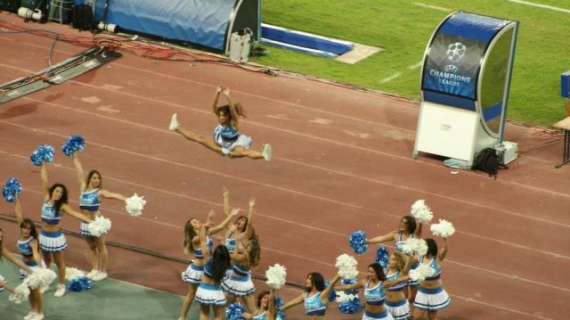 FOTO TN - Napoli-Marsiglia, ecco lo spettacolo delle cheerleader nel prepartita