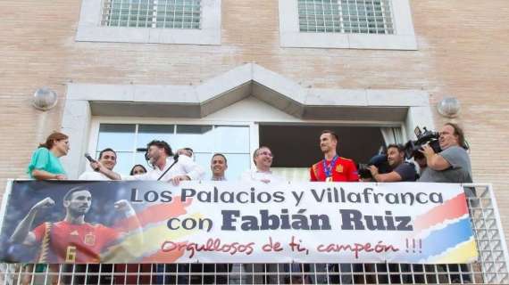 FOTO - Fabian omaggiato a The Ayto di Los Palacios e Villafranca: "Qui è iniziato il mio sogno di calciatore"