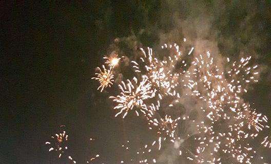 FOTO TN - Anche i fuochi d'artificio per i giganti azzurri di Torino: che spettacolo a Capodichino!