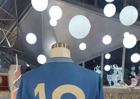 FOTOGALLERY - Un museo del Napoli per i 90 anni del club: l'iniziativa al centro commerciale Azzurro