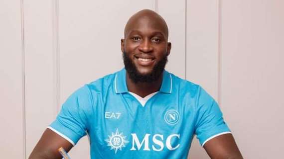 Romelu Lukaku è del Napoli! C'è la firma e l'annuncio di De Laurentiis: "Benvenuto!"