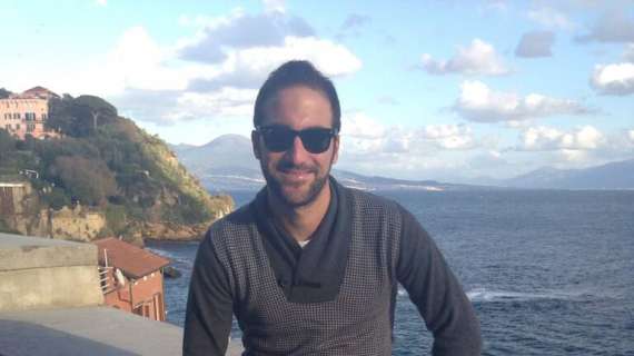 FOTO - Higuain sempre più napoletano: "Che piacere mangiare guardando il mare!"