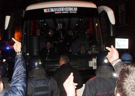 VIDEO-FOTOGALLERY - Juventus arrivata a Corso V. Emanuele: accoglienza infernale per i bianconeri dopo Pechino!