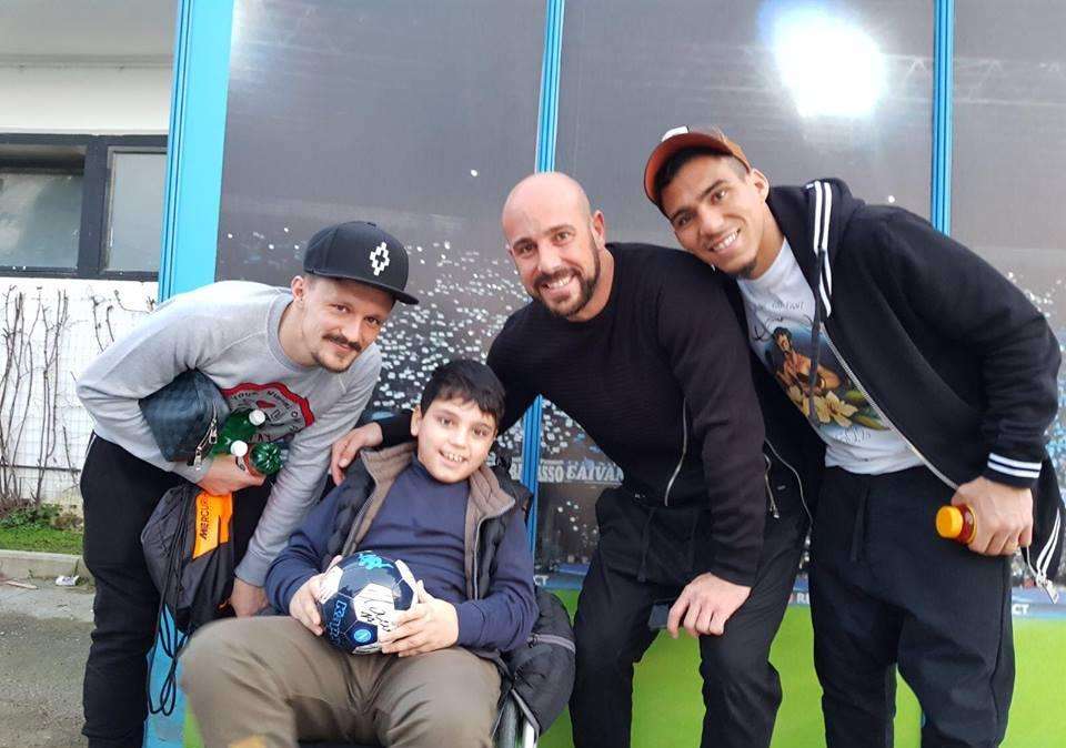 FOTO&VIDEO – Il sogno di Luigi si è realizzato: incontro a Castel Volturno con tutti gli azzurri