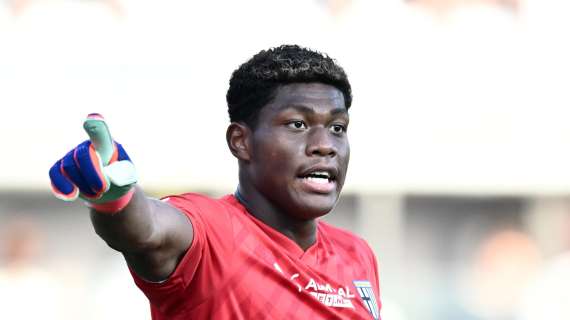 Parma in dieci e senza portiere! Espulso Sukuki, va in porta un giocatore di movimento