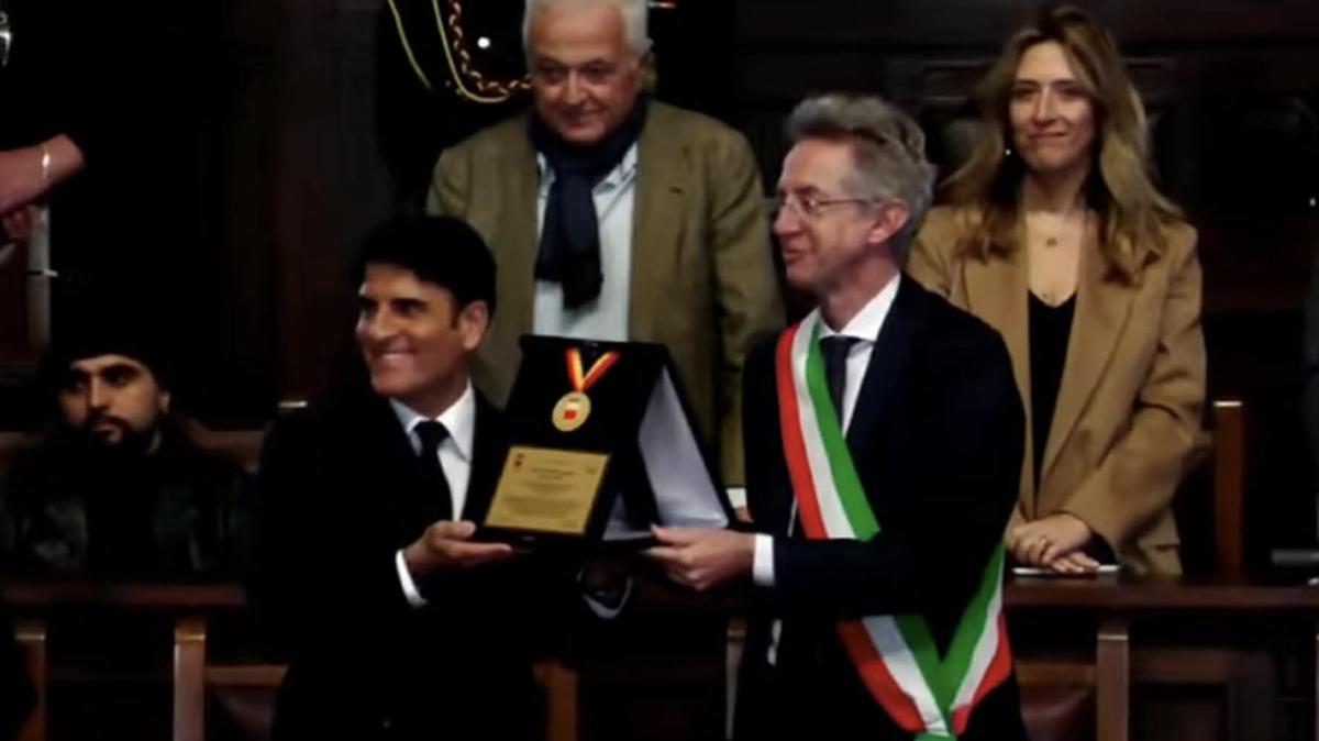 Manfredi premia Sal Da Vinci: "Ha saputo combattere i pregiudizi su Napoli"