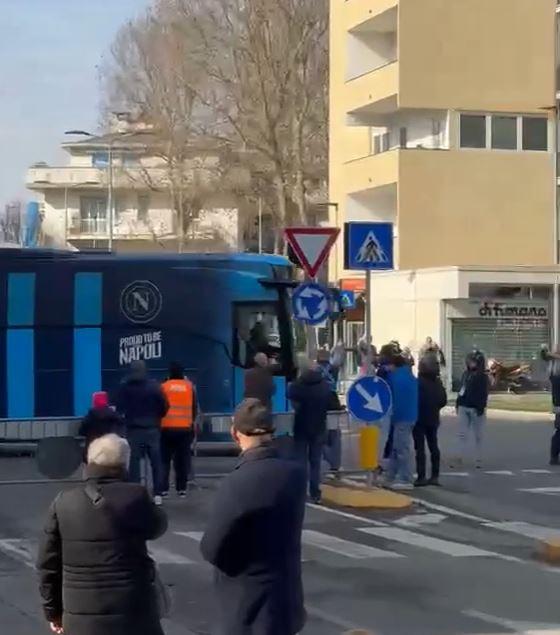 Napoli arrivato allo stadio: l'accoglienza a Bergamo per gli azzurri 