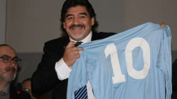 Maradona: "Scudetto possibile giocando come gli azzurri. Sarri-Mancini? Il nerazzurro ha sbagliato tutto, lo conosciamo..."