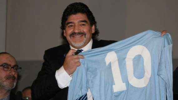 Maradona: "Il Napoli vincerà lo scudetto, la gente vuole festeggiare. La Roma non è uno squadrone. Darei tutto per allenare gli azzurri"