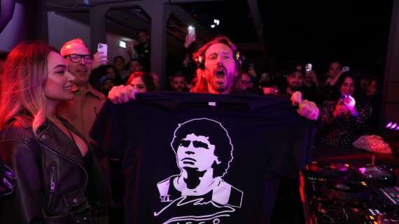 VIDEO - Bob Sinclar con la maglia di Maradona urla: “Forza Napoli!”