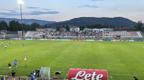 FOTO - Caro-biglietti allontana i tifosi dal Patini: settore distinti semivuoto