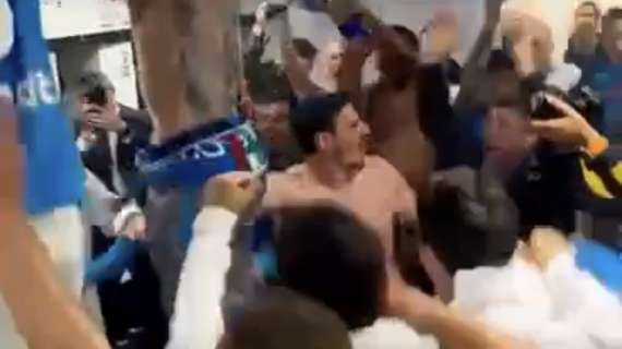 VIDEO - Delirio negli spogliatoi ad Udine: le immagini della festa degli azzurri