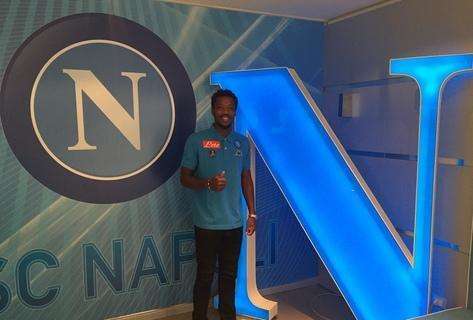 FOTO - La SSC Napoli ufficializza il prestito di Chalobah: scelto il numero di maglia