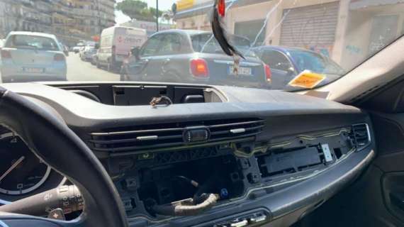 FOTO - Universiadi, rubati navigatore e stereo dall'auto di un nuotatore italiano