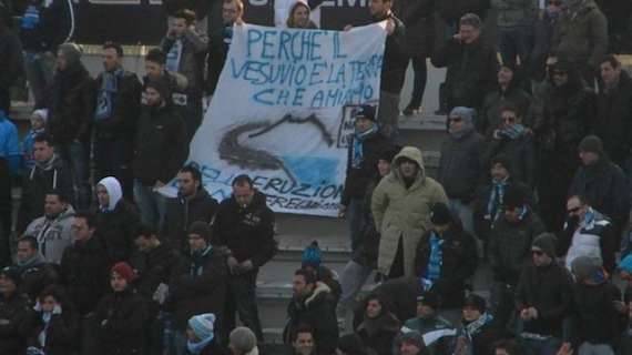 FOTO TN - "Il Vesuvio è la terra che amiamo..." diventa anche uno striscione!