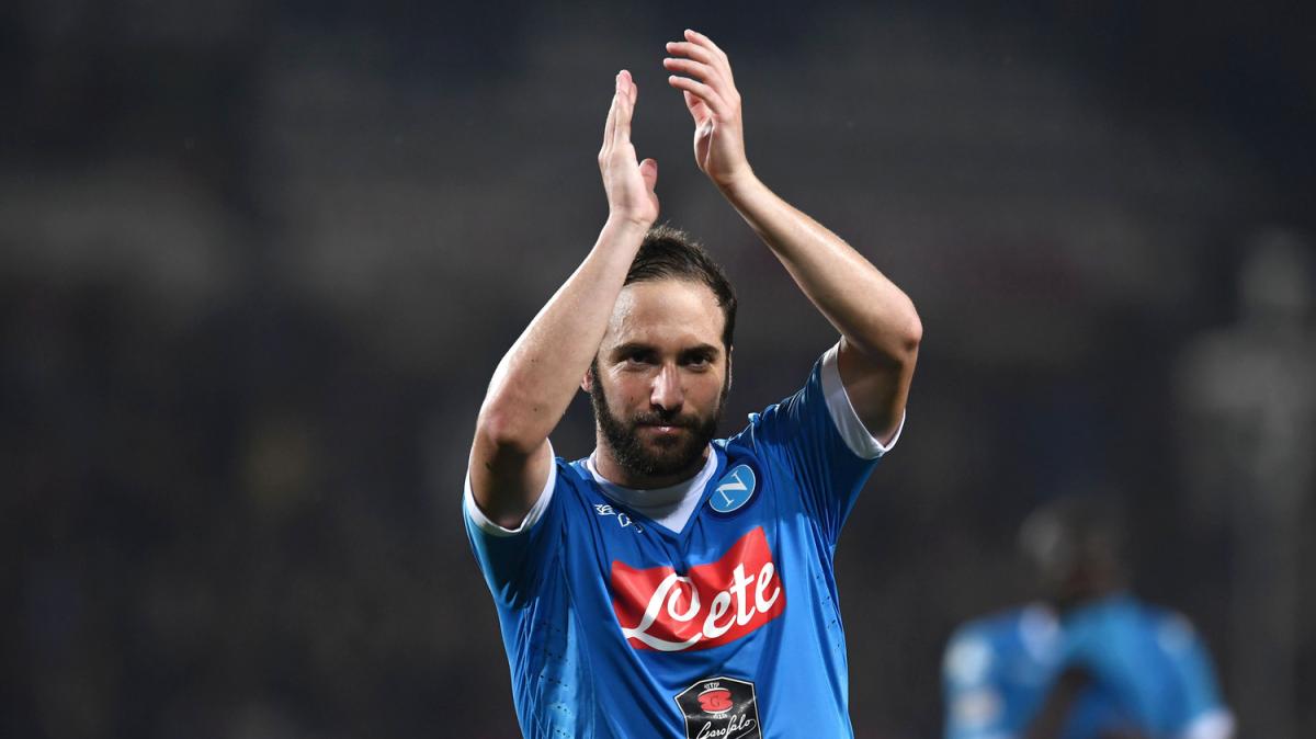 "È lui o non è lui?", scoppia il dibattito social su una foto del pipita Higuain