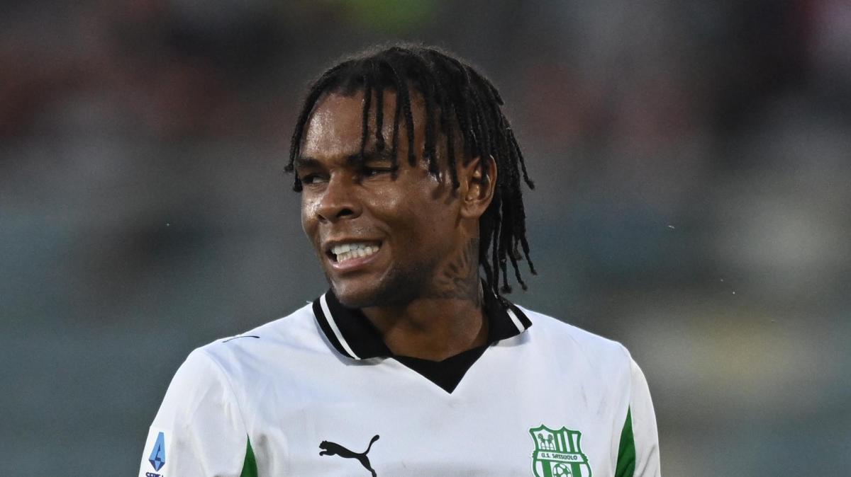 Piaceva anche al Napoli, ma Laurienté non si muove dal Sassuolo: c'è il rinnovo