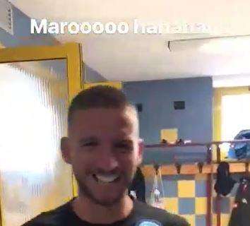 VIDEO - "Maro, come è bello!", Jorginho se la ride per l'inedito look di Mertens