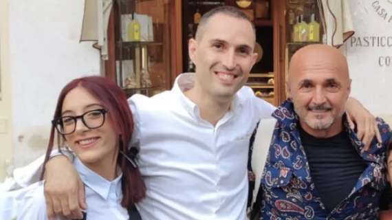 FOTO – Spalletti si gode la Costiera: l’ex allenatore del Napoli ad Amalfi con la famiglia