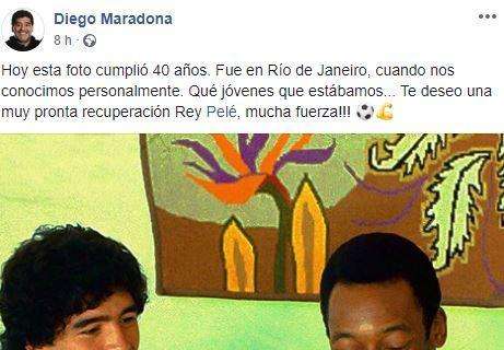 FOTO - Gli auguri di pronta guarigione di Maradona a Pelè con una foto di 40 anni fa: "Forza Rey"