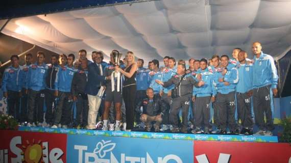 RILEGGI IL LIVE - Presentazione Napoli - Cannavaro, Hamsik e Pandev: "Vogliamo la Supercoppa". Insigne: "Sogno un gol alla Juve"