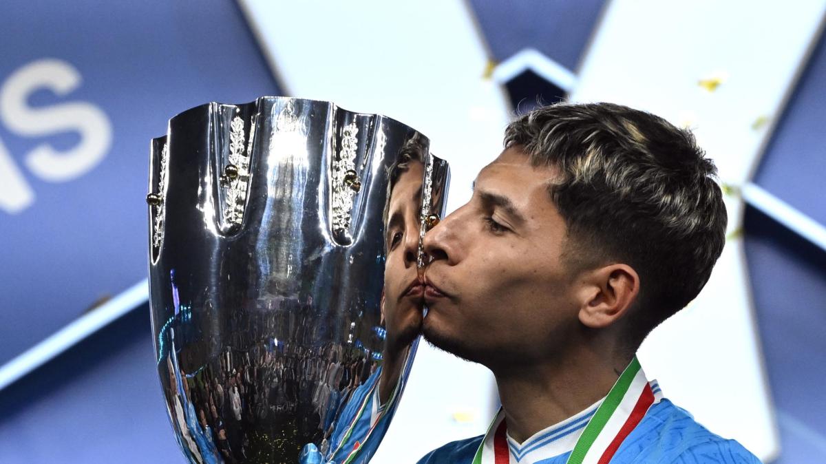 Olivera non é contento, sirene da Premier e Liga: la richiesta del Napoli