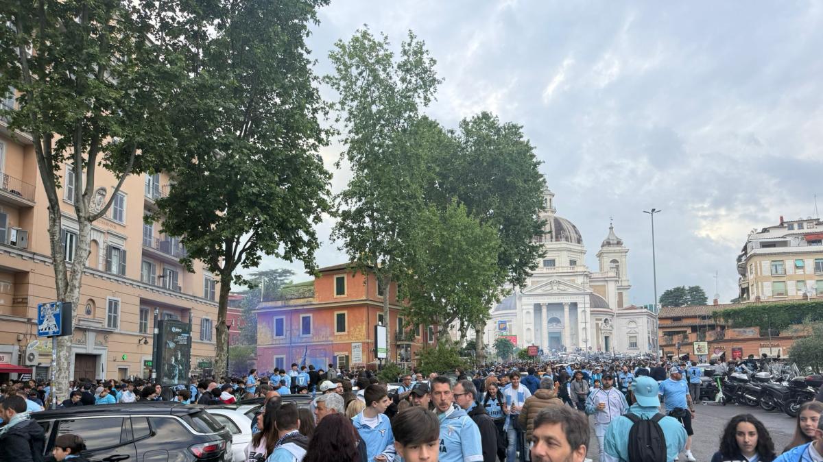 Derby di Roma, niente Olimpico per i tifosi organizzati Lazio: "Saremo a Ponte Milvio"