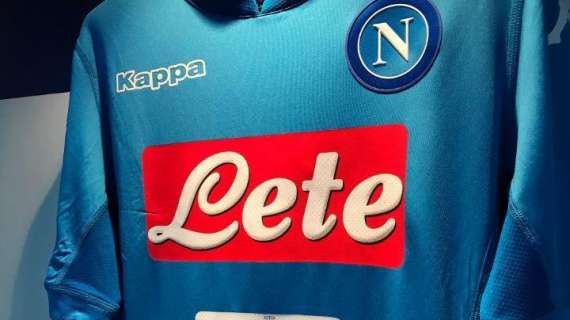FOTO - Le maglie pronte negli spogliatoi: Napoli in azzurro, Inter con la terza divisa 