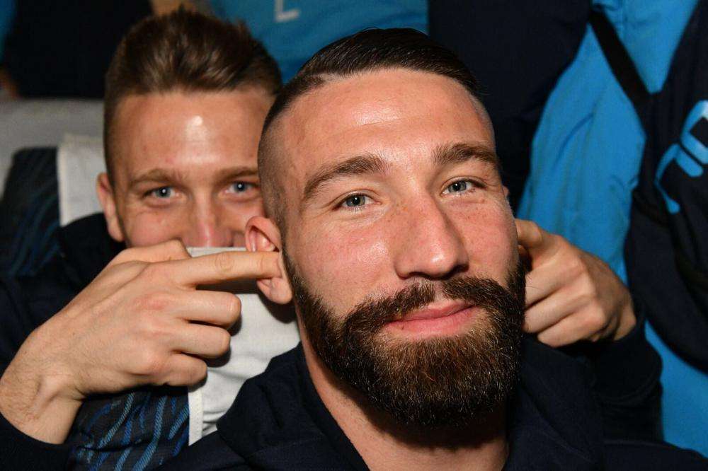 FOTOGALLERY - Il Napoli in volo verso Milano: sorrisi e buonumore nella comitiva azzurra