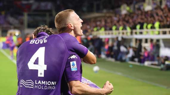 Due rigori parati a uno, la Fiorentina batte il Milan 2-1: gol e highlights