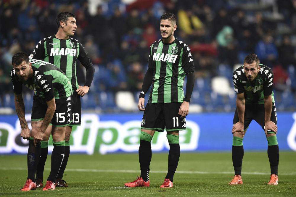 Sassuolo-Napoli alle 18, il web s'infuria: "Assurdo cambiare orario, paese ridicolo!"