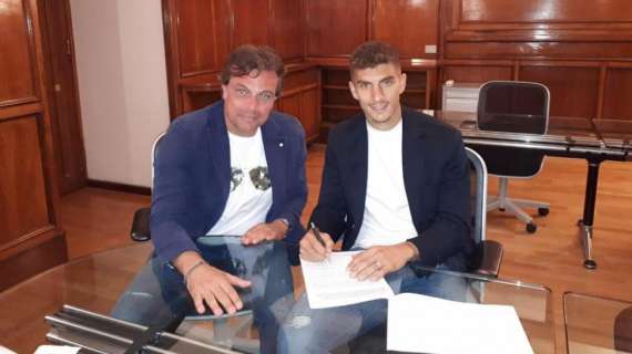 Di Lorenzo dopo l'ufficialità: "Sono felice, Napoli è un club prestigioso. Non vedo l'ora di iniziare"