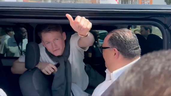 McTominay a Napoli, accoglienza pazzesca! In centinaia urlano il suo nome