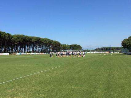 FOTO -  Napoli a cerchio prima dell'allenamento: spalla a spalla in vista della Lazio