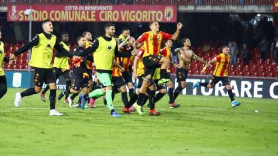 Anche il Napoli saluta il ritorno del Benevento in Serie A: "Ci rivedremo presto!"