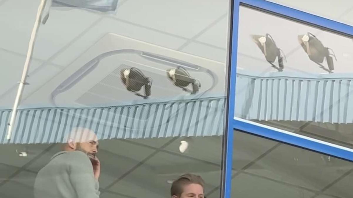 De Bruyne spettatore d'eccezione in Belgio: (ancora in stampelle) assiste a Genk-Mechelen