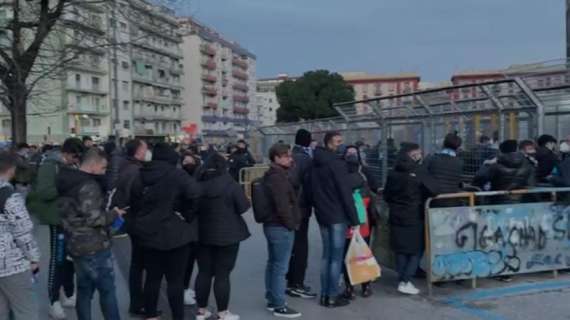 VIDEO - Il Maradona si prepara al 'pienone': le file ai tornelli per l'ingresso