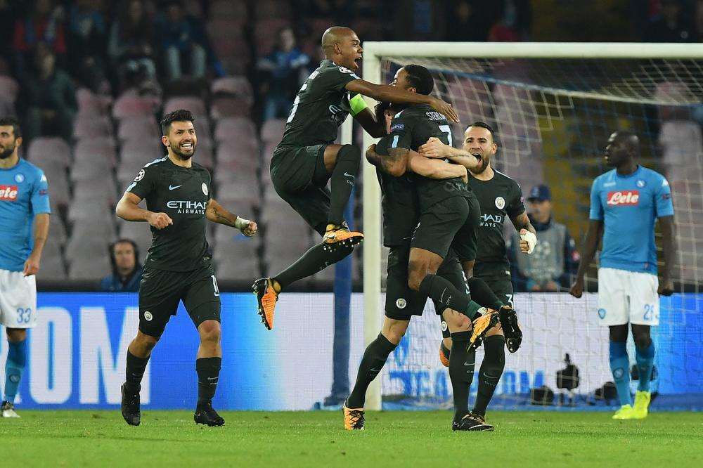 RILEGGI LIVE - Napoli-Man City 2-4 (21' Insigne, 34' Otamendi, 48' Stones, 62' Jorginho, 69' Aguero, 90'+3' Sterling): il San Paolo applaude gli azzurri
