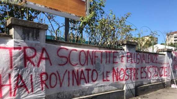 FOTO - "Ci hai rovinato l'esistenza", a Torino contestazione per Cairo anche prima del derby