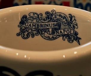 Conte al Gambrinus: tazzina storica in omaggio al tecnico azzurro